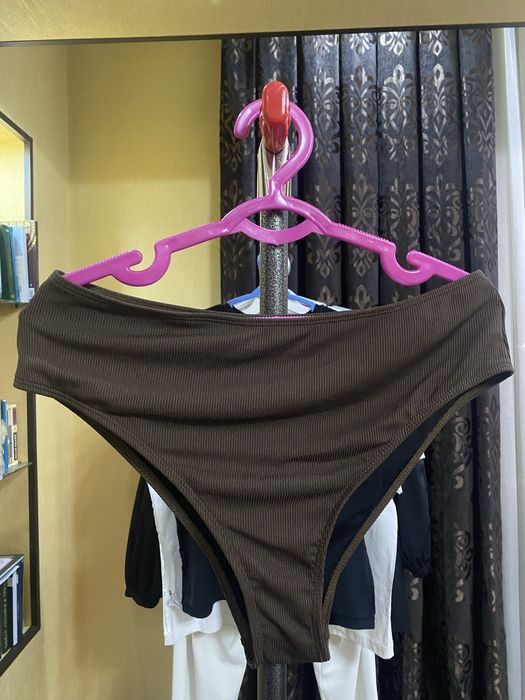 Трендовый купальник в рубчик в цвете «Горький шоколад»