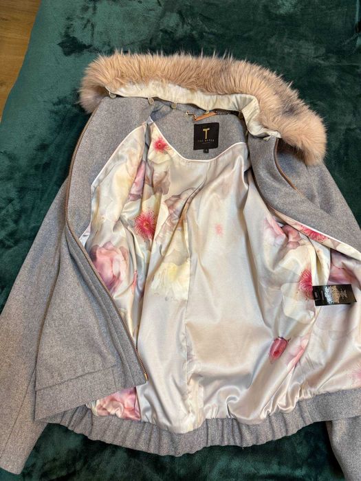 Късо палто на Ted Baker