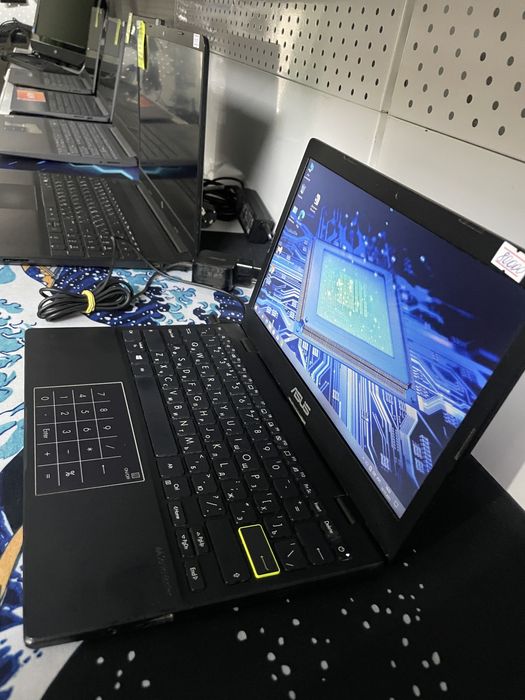 компактный Asus удобно носить