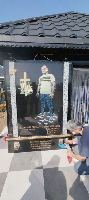 Monumente Funerare