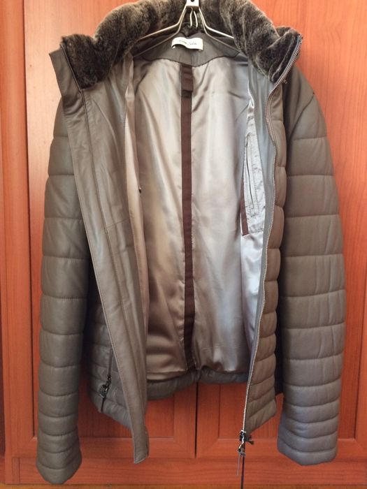 Продаю куртку с капюшоном