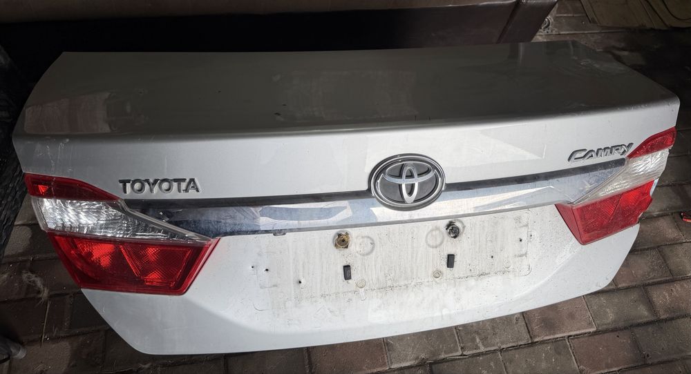 Крышка багажника Camry 50