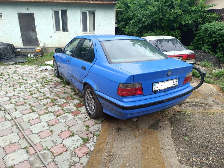 Продам BMW 318 на полном ходу
