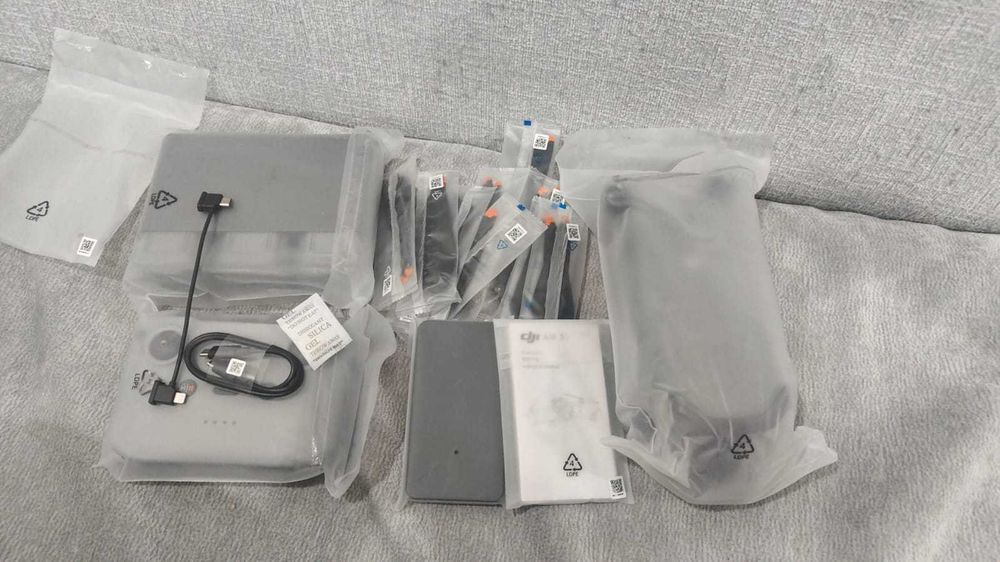 Продам дрон AIR 3S FLY MORE Combo новый