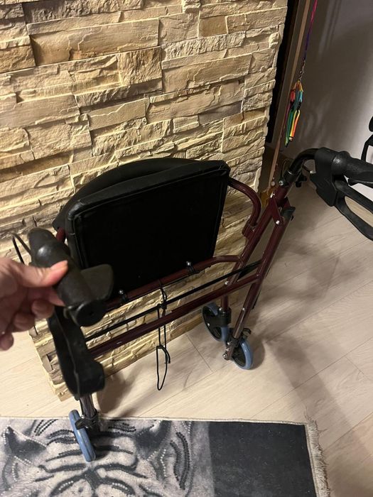 scaun cu rotilenpentru persoane cu dizabilitati