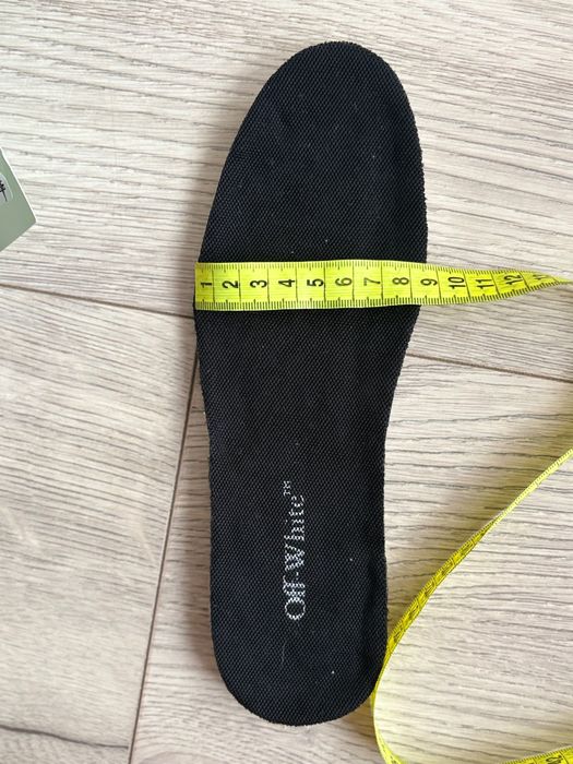 Off-White размер 37