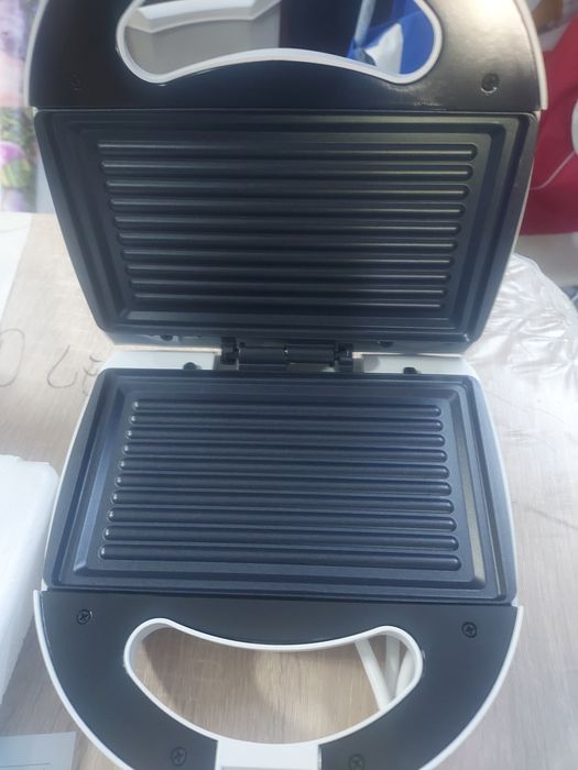 Sandwich maker aparat sandwich nou 700-800w