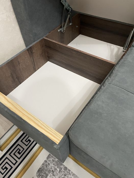 Продам диван (ковер в подарок 2*3)