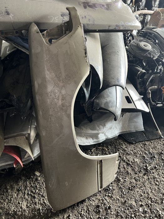 Продам крыло мерседес Бмв