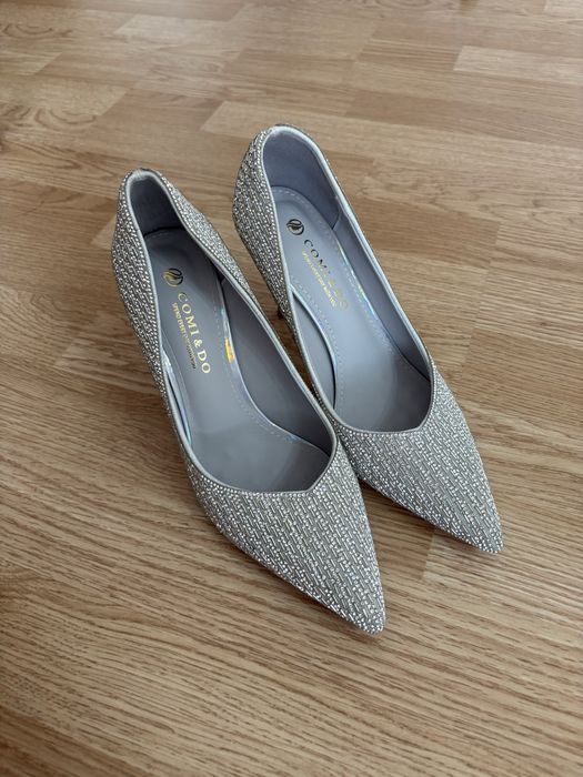 продам лодочки Josiny