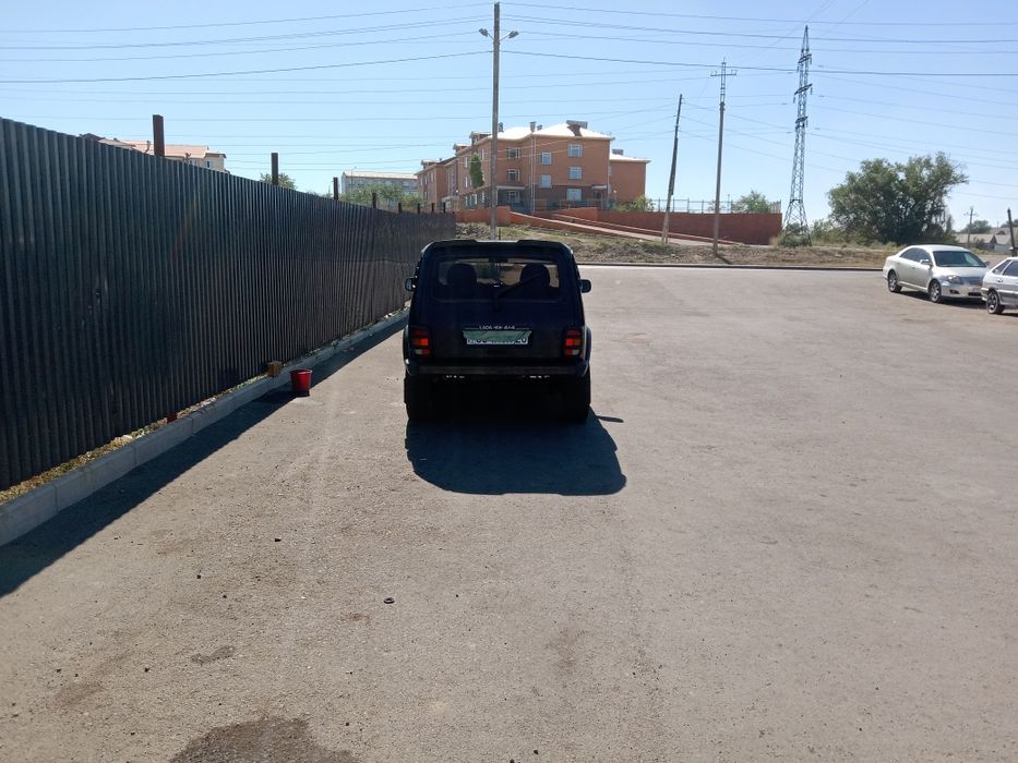 АвтомашинаНива 2121