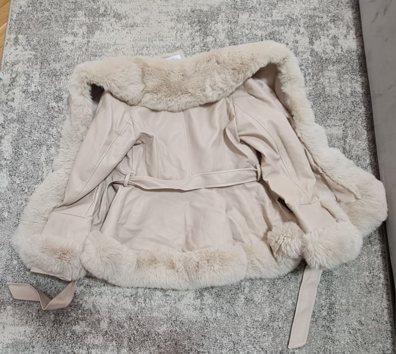 Haină de piele cu blană