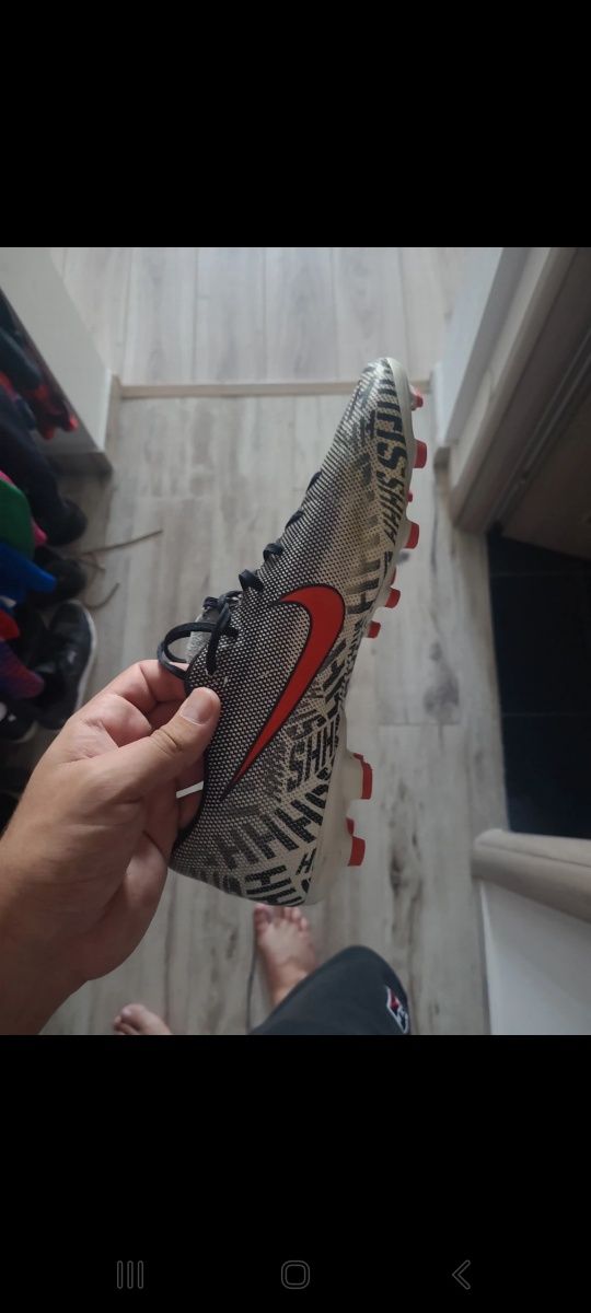 Ghete Nike Neymar shh Bucuresti Sectorul 4 OLX.ro