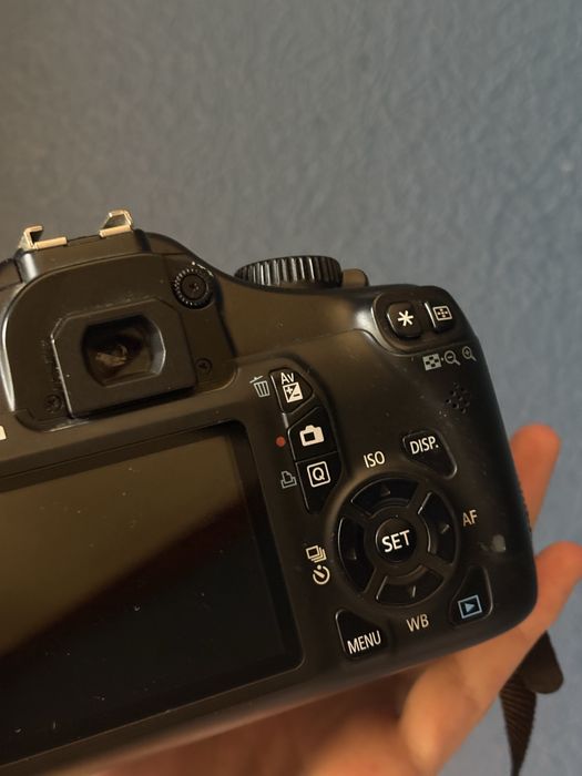 Продается камера Canon 1100D