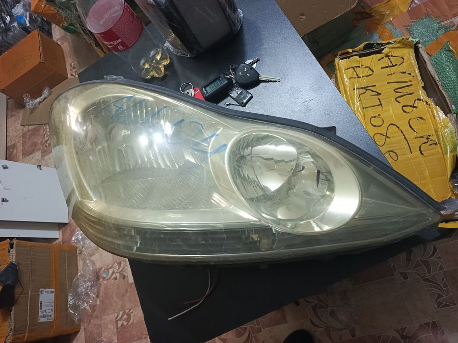 Фара Toyota ipsum Restailing