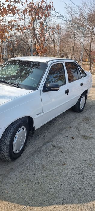 Нексия 2. 1.6 сотилади орка багажда петно бор