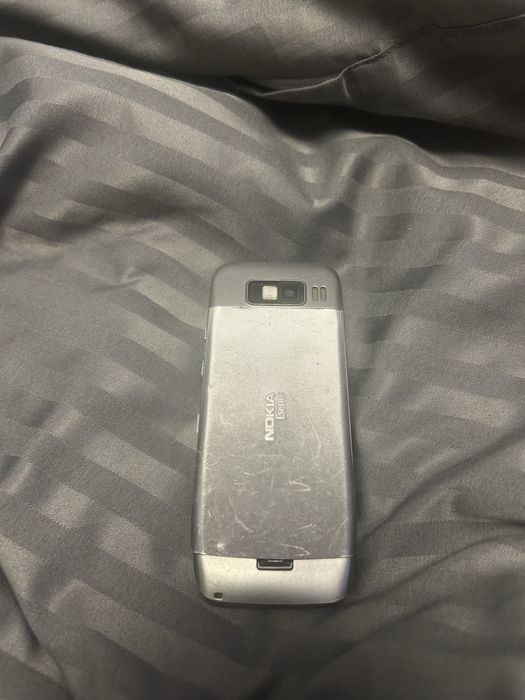 Телефон nokia e52