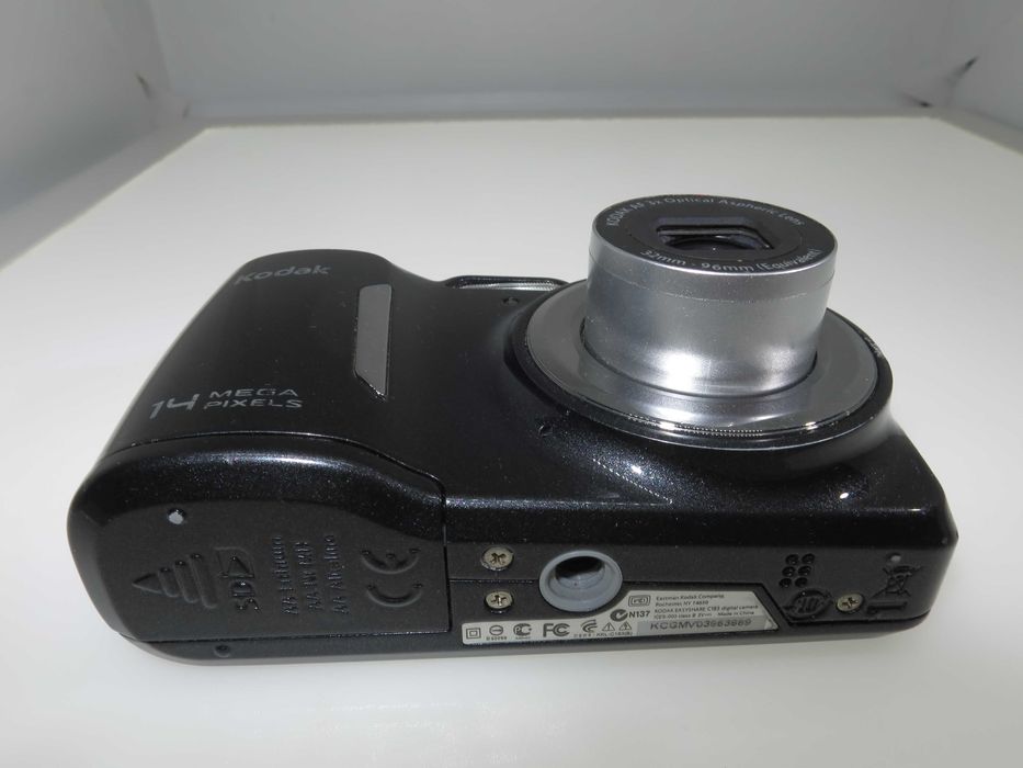 Kodak EasyShare C183 компактен цифров фотоапарат ретро дигитална камера 14 мегапиксела, работи отлично и прави снимки със страхотни Кодак цветове