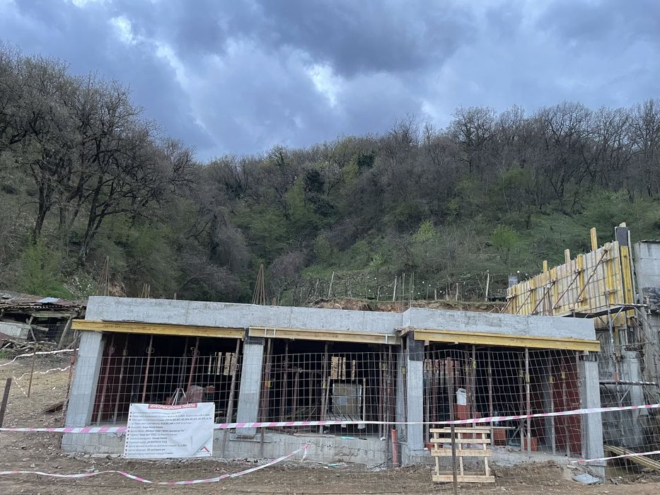 Продавам етаж от къща