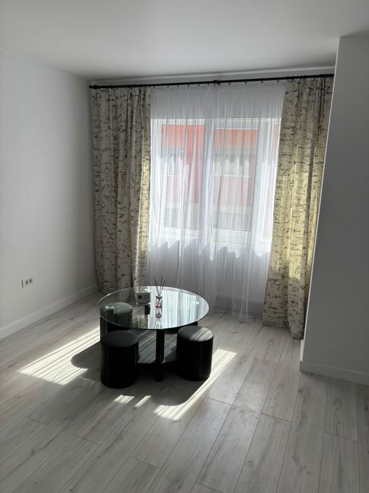 Închiriez garsoniera confort 1