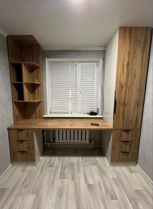 Письменный стол.