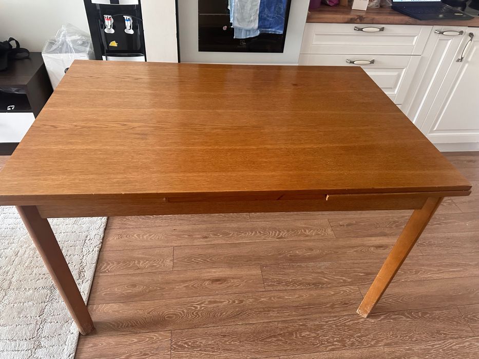 Продам деревянный кухонный стол