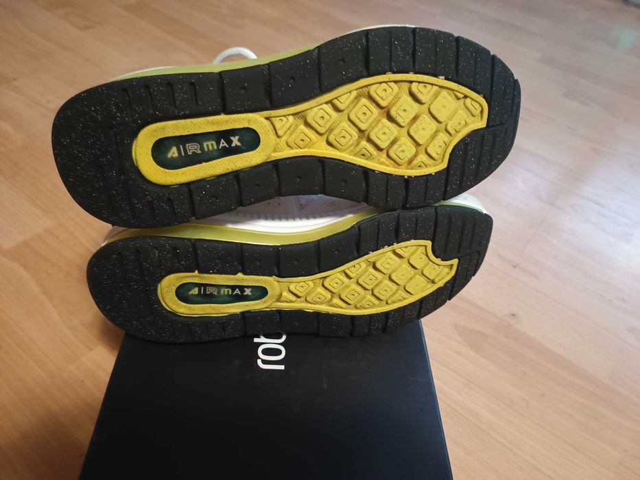 Сникърси Air Max Genome