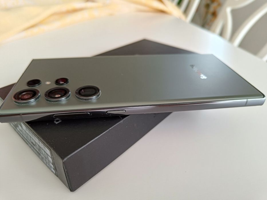 Продавам Samsung S23 Ultra