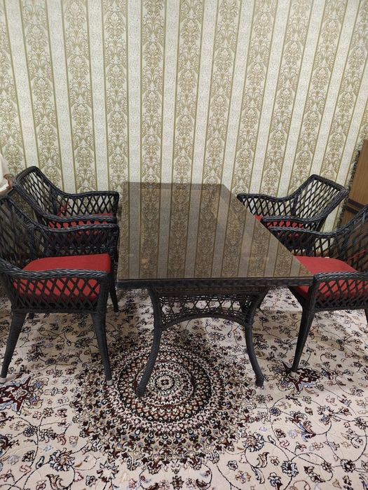 Фирма чинар. Комплект  1 стол 4 кресло. В наличии 10 комплектов.