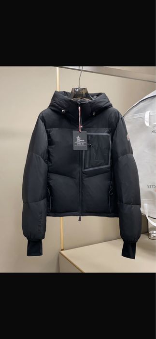 Geaca Moncler Grenoble fabricata in Romania 2025