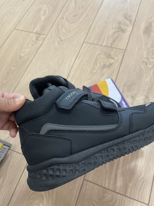 Продам детские ботинки