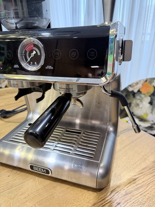 Професионална еспресо машина BEEM с вградена мелачка