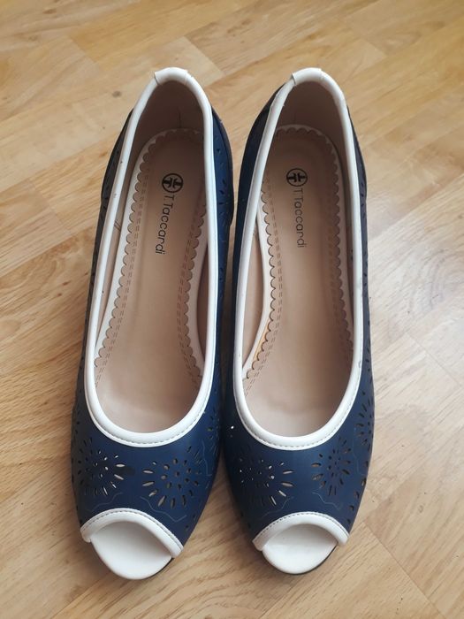 Продам туфли летние "Такарди"