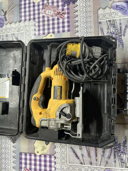 Fierastrau pendular dewalt 110v