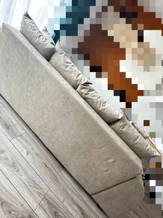 Vând canapea în stare foarte buna