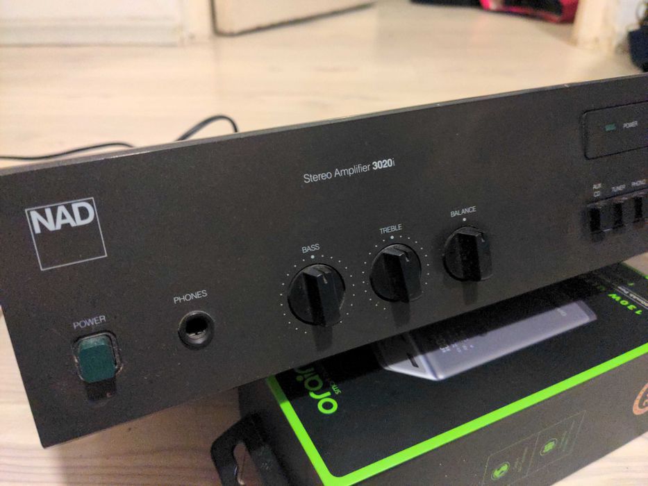 Amplificator NAD 3020i