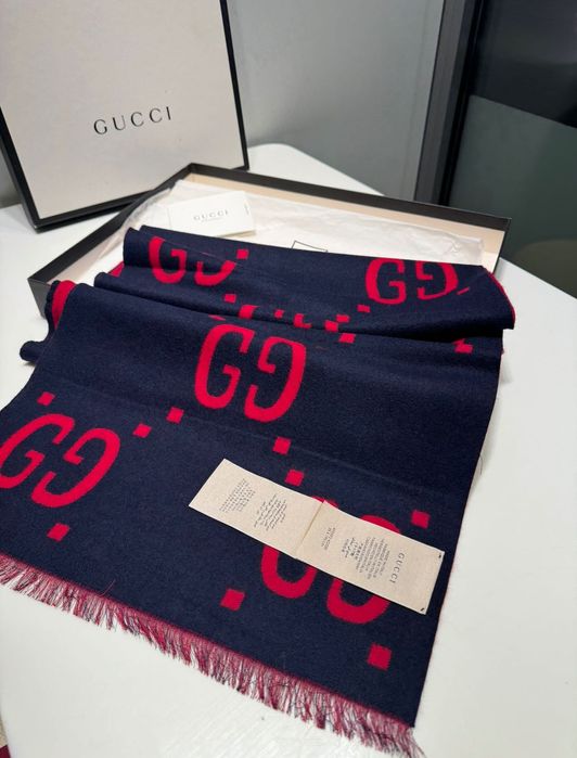 Eșarfă originală Gucci din lână nouă in cutie