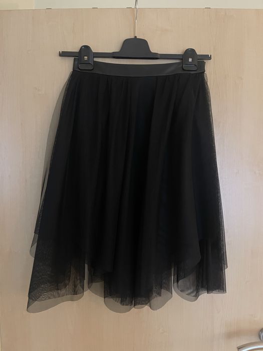 Fusta neagra cu tul
