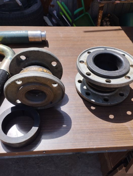 Vând diverse piese rămase la închiderea unei firme..