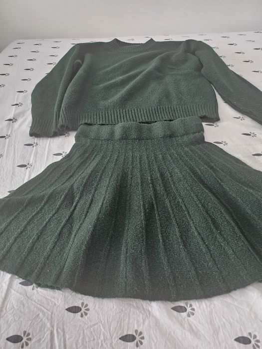 Сет пола и блуза зелено бежово Черна блуза плетива с пера