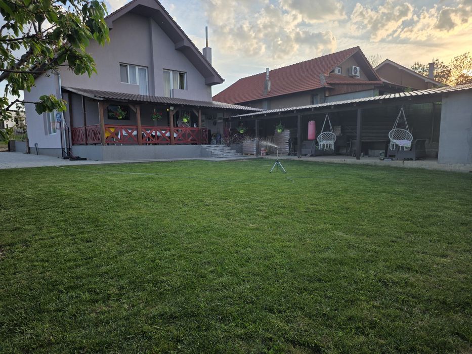 Casa 200m² Str Piersicilor, Paleu, Teren 700m²
