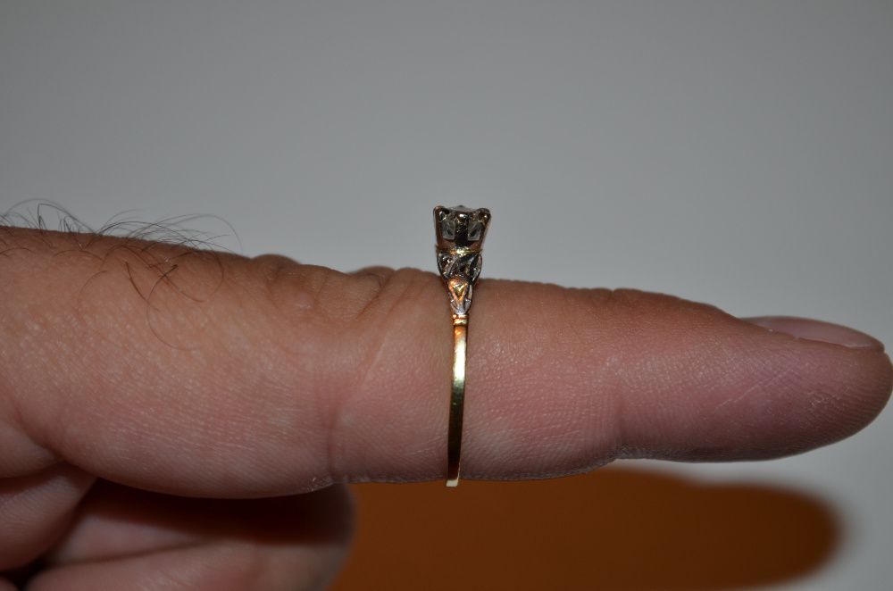 INEL AUR galben si alb 18K + 1 Diamant = 0.37ct. - De logodna -Vintage