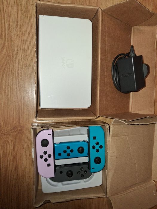Dock Nintendo Switch+4 joy-conuri Baia Mare • OLX.ro