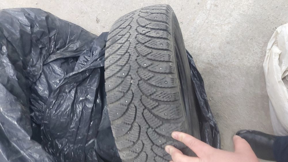 Продам шины средних состоянии