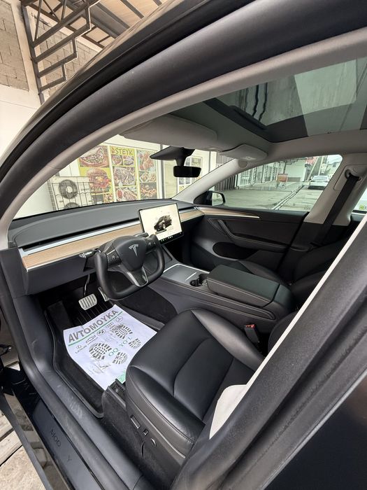 Tesla model Y RWD