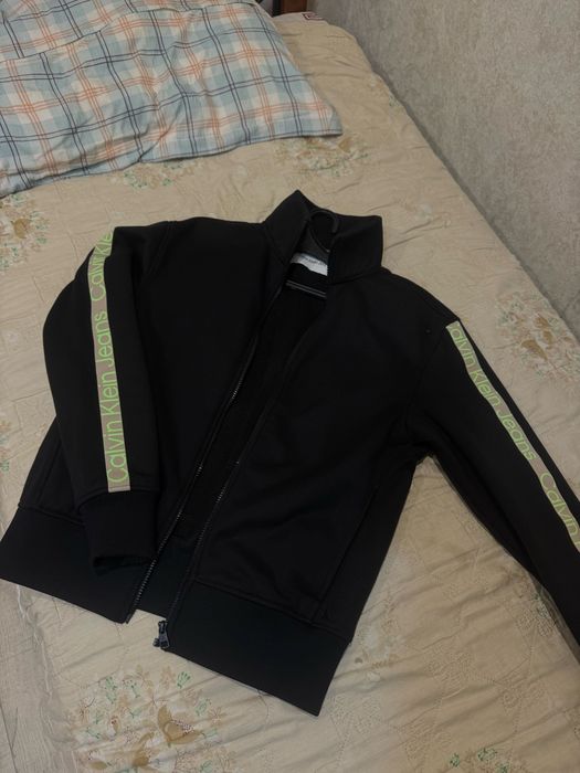 Продам кофту Calvin Klein оригинал
