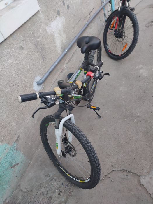 Vând asu schimb cu un telefon