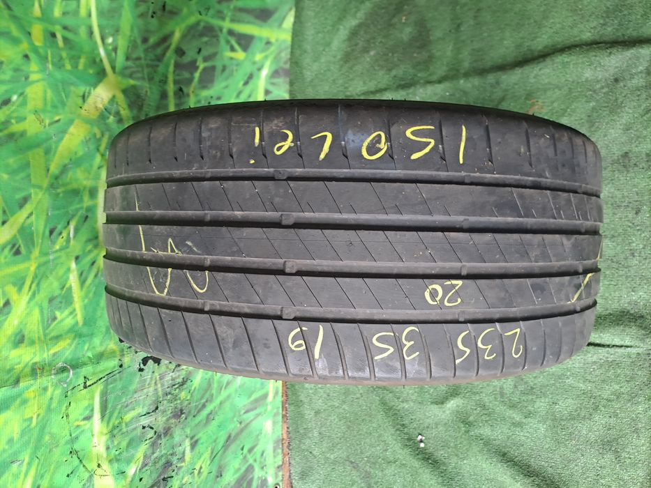 235 35 19 vara Bridgestone