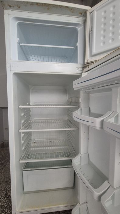 Продавам хладилник AYCO