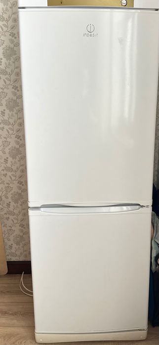 Холодильник-морозильник Indesit